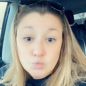 Meet your Posher, Courtney